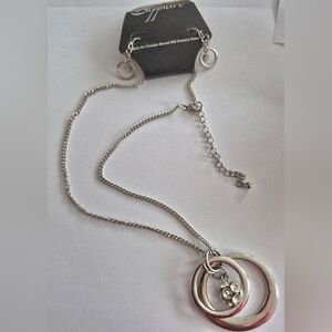 Chic Silver and Gold Necklace with Floral Charm